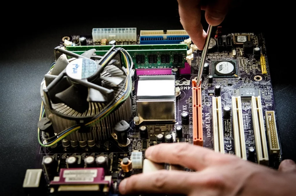 Hardwarekonfiguration am Beispiel eines Mainboards.