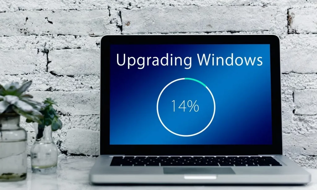 Notebook-beim-Upgradeprozess-von-Windows